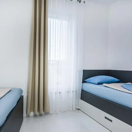Appartamento With Parking Spaces - 21084 Vir