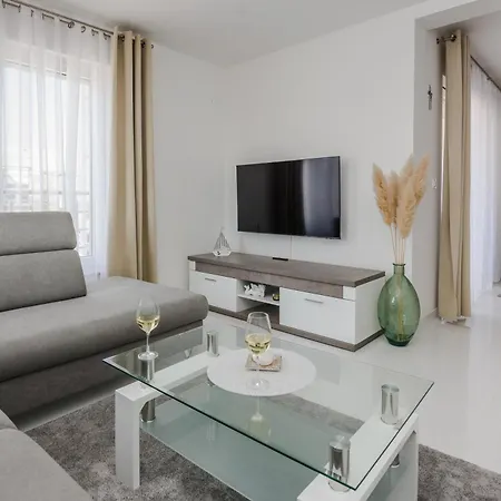With Parking Spaces - 21084 Appartamento